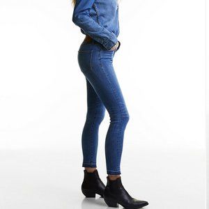 Denim Forum The Nico Mid Rise Skinny Crop …